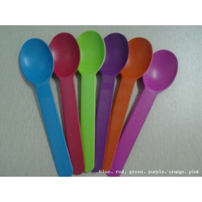 Biodegradable disposable crafts with ice cream yogurt spoon